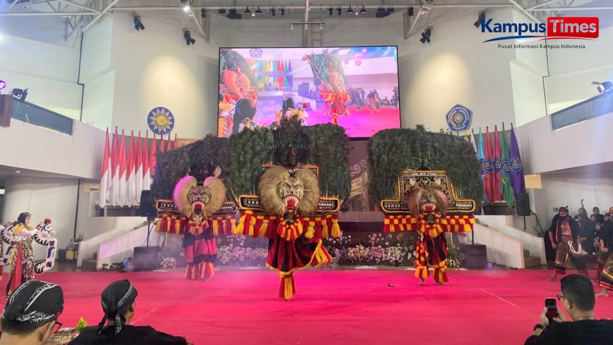 Atraksi Reog Simo Budi Utomo Meriahkan Penyambutan Maba UMPO 2026